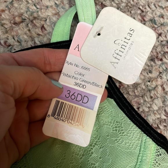 New lace one piece undergarment - Picture 2 of 10